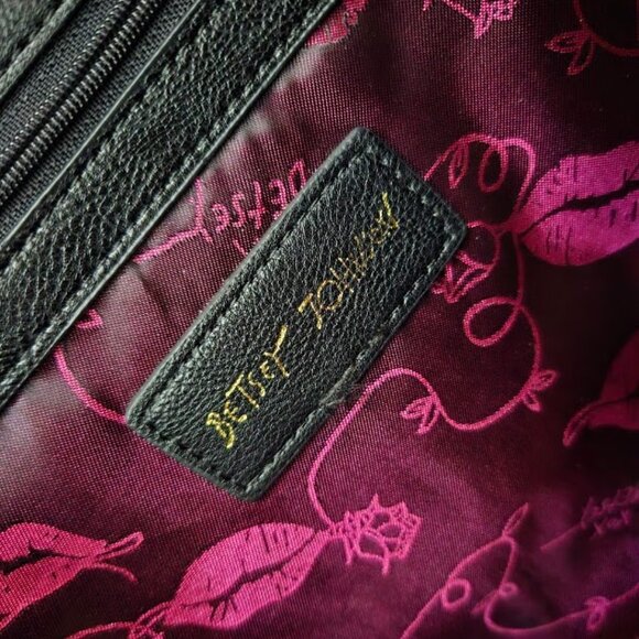 Betsey Johnson tote/purse with bow. Approx 17” width seam to seam and 12" high - Picture 4 of 4